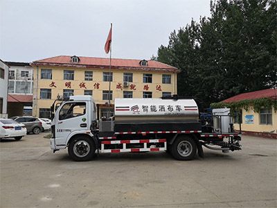 東風(fēng)六噸瀝青灑布車